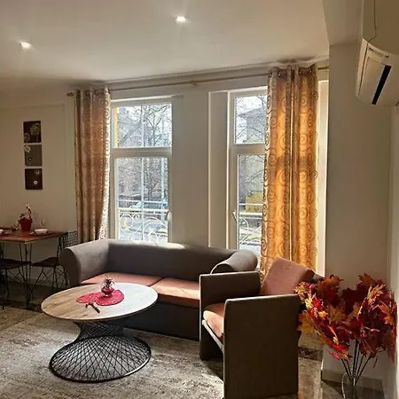 Apartment Center 4 *