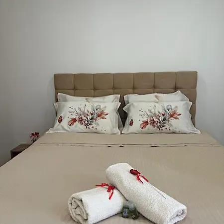 Apartment Center 4 *
